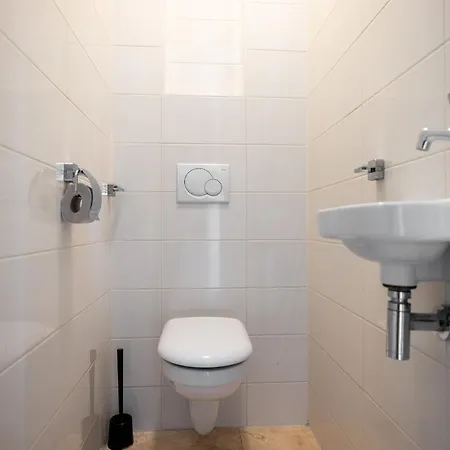 Luxury Apartment Just A Stone Throw From North Sea Apartment *