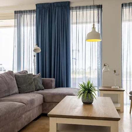 Luxury Apartment Just A Stone Throw From North Sea Apartment
