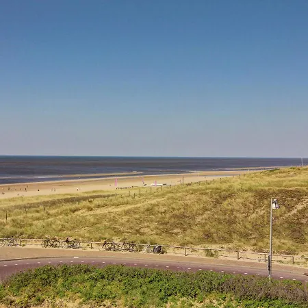Апартаменты Apartment In Egmond Aan Zee Near The Beach Эгмонд-ан-Зее