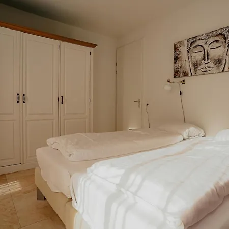 Апартаменты Apartment In Egmond Aan Zee Near The Beach